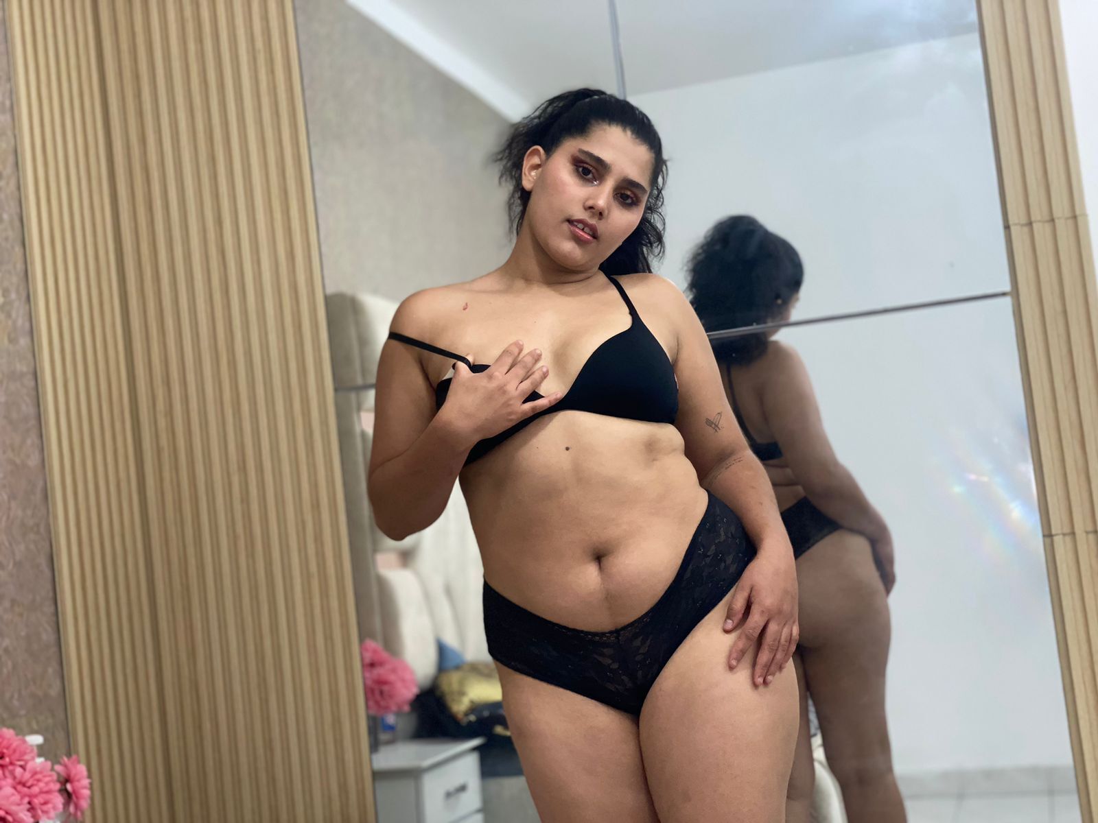 Performer MelaniieGomez Photo 3