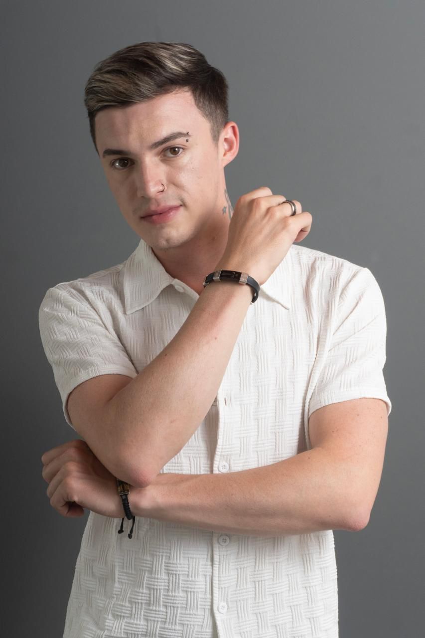 Performer KEN_FERRER Photo 2