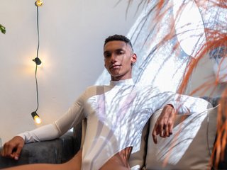 JulientSaint live cam