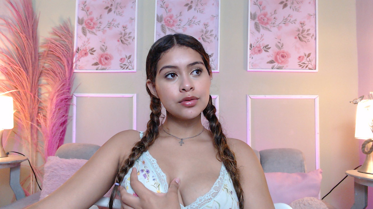 Performer CurlyDani Photo 11