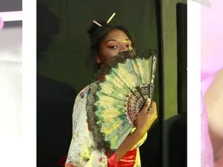 vzoeycooper profilbild på webbkameramodell