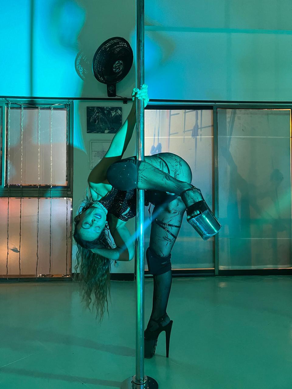 Artista AlmaaFiel Foto 3