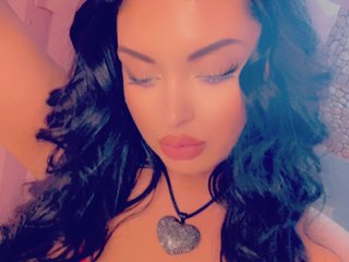 Imagen de perfil de modelo de cámara web de MonicaKrave