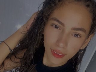Image de profil du modèle de webcam evelin_shy