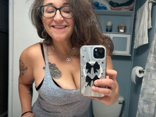 Image de profil du modèle de webcam DamnHotMess
