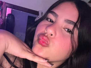 Imagen de perfil de modelo de cámara web de yararousse