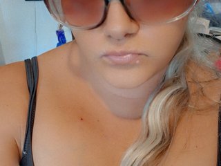 Imagen de perfil de modelo de cámara web de VixenMate