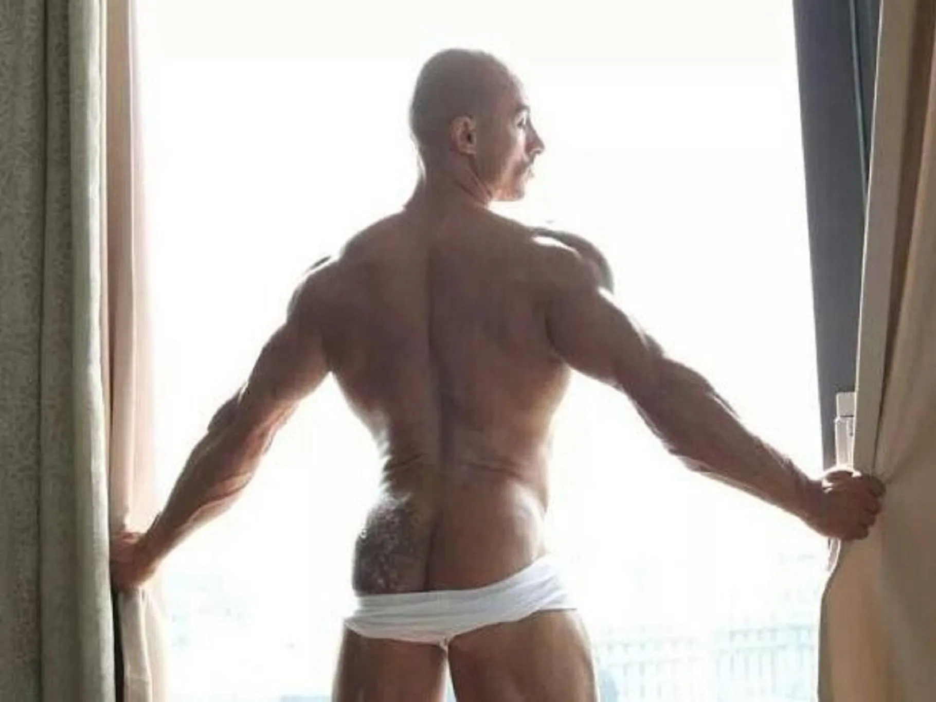 Image de profil du modèle de webcam Candid_Cris