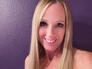 SweetCarlyBee profielfoto van cam model 