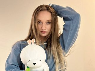 zoi_doll profilbild på webbkameramodell