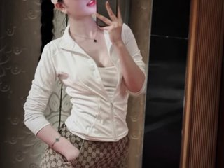 ClaraBae profilbild på webbkameramodell 