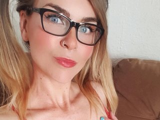 Imagen de perfil de modelo de cámara web de AussieMilfAkyra