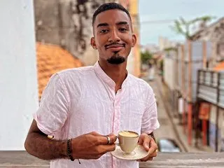 Darwin_mayo Profilbild des Cam-Modells