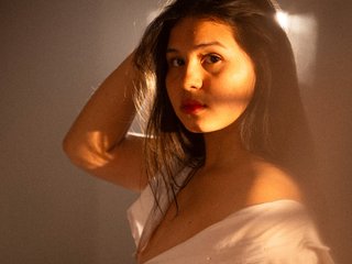 doll_milaa profilbild på webbkameramodell 