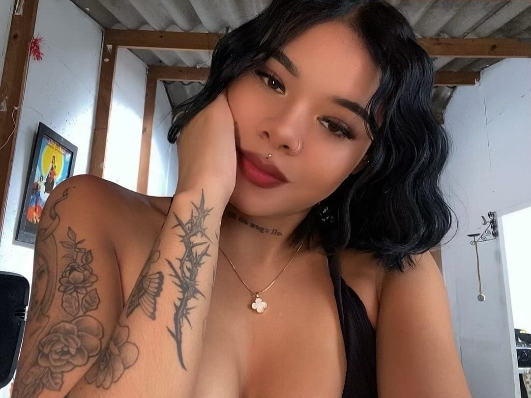 Performer IsaSander Photo 1