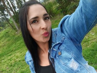 Imagen de perfil de modelo de cámara web de Camille_lov