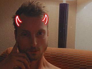 HotAdventurer710 cam model profile picture 