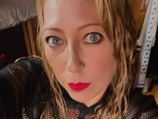 medoracosmo cam model profile picture