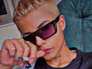 Image de profil du modèle de webcam Aron739