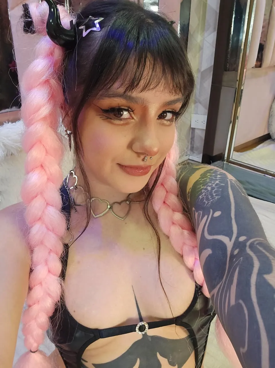 Performer BizzyNoar19 Photo 4