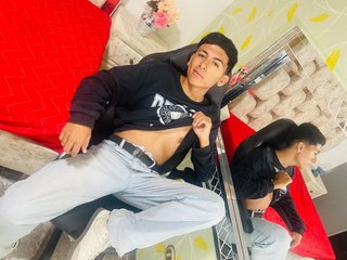 Imagen de perfil de modelo de cámara web de AdamRipped