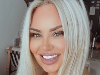 MollyMilfXOXO live cam