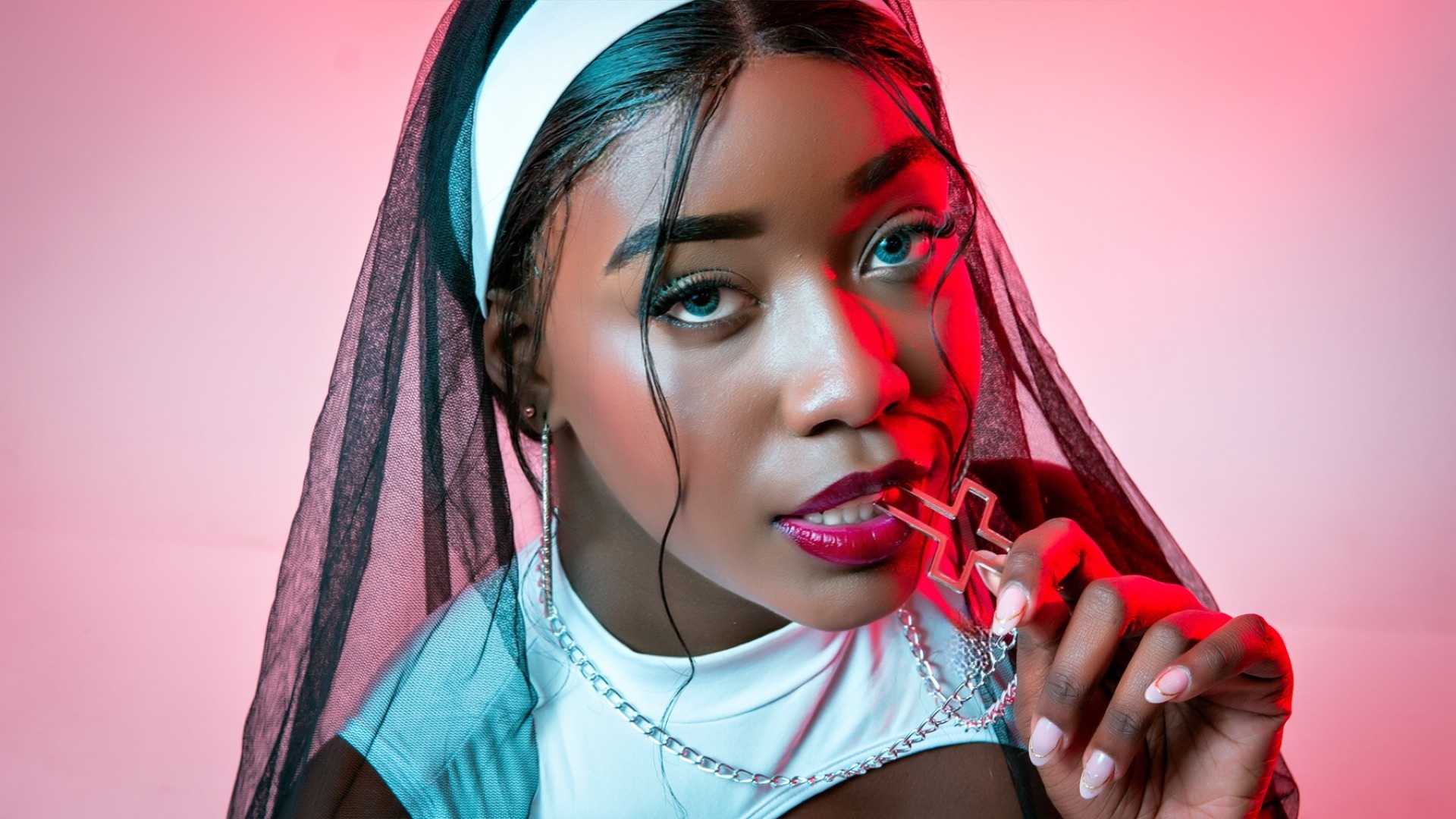 Utøver DaniellaBrownn Bilde 4