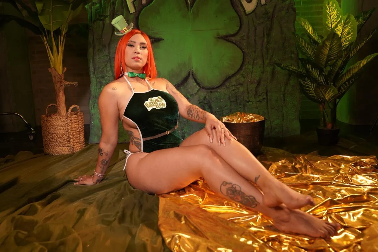 Performer AngelicaRed021 Photo 7