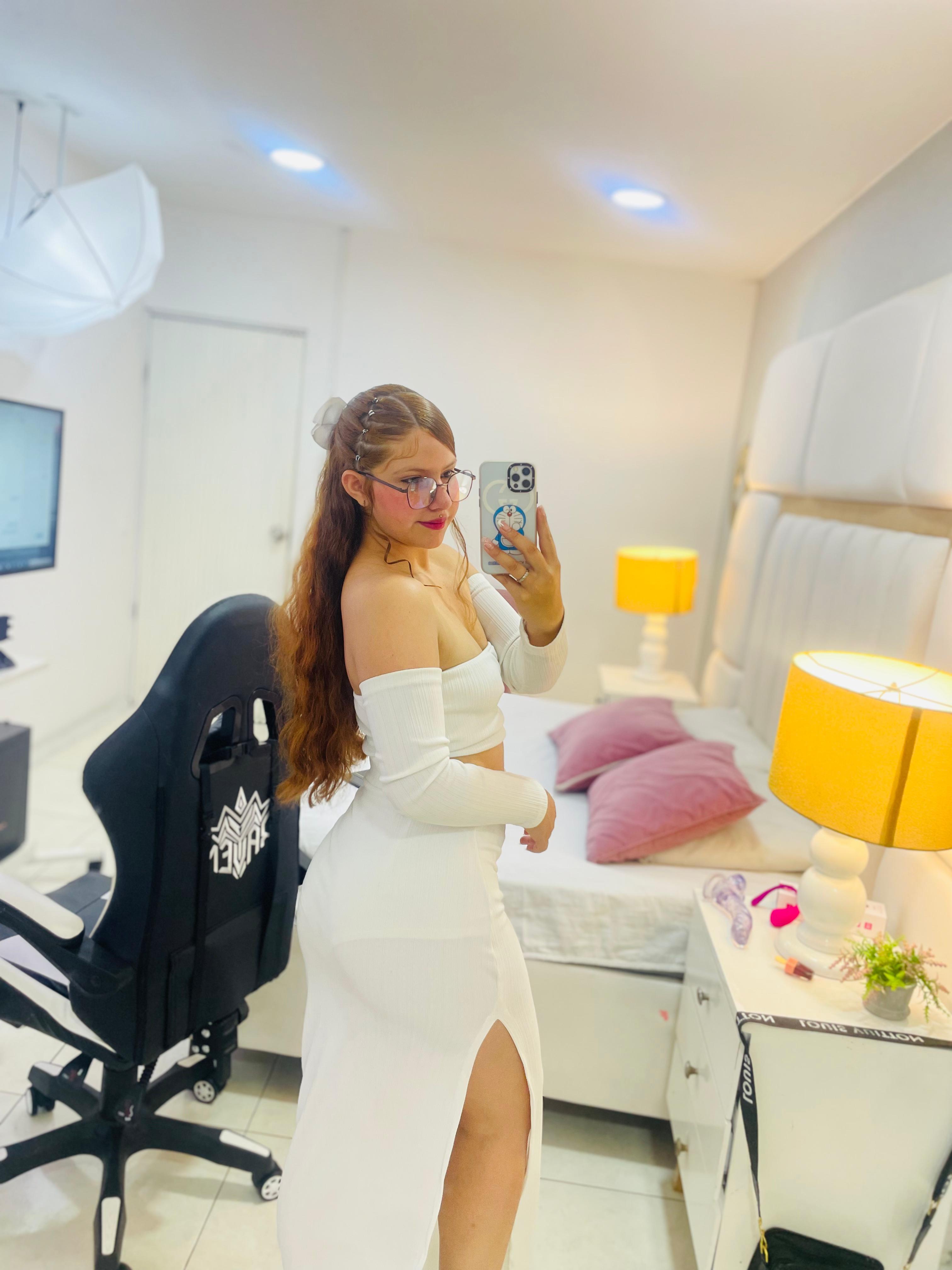 Performer EimmyJones Photo 10