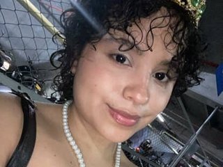 Profilbilde av curly_cute021 webkamera modell