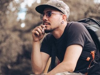 LeoKnox cam model profile picture 