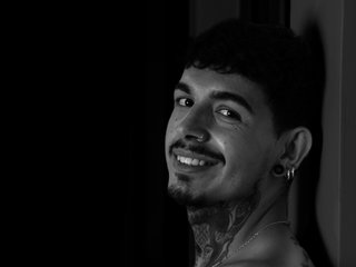 Imagen de perfil de modelo de cámara web de AleKing18