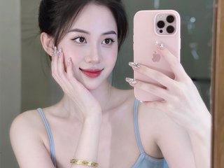 Image de profil du modèle de webcam Azura039