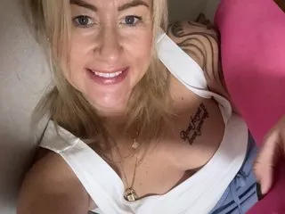 LittleMissSweetLips cam model profile picture