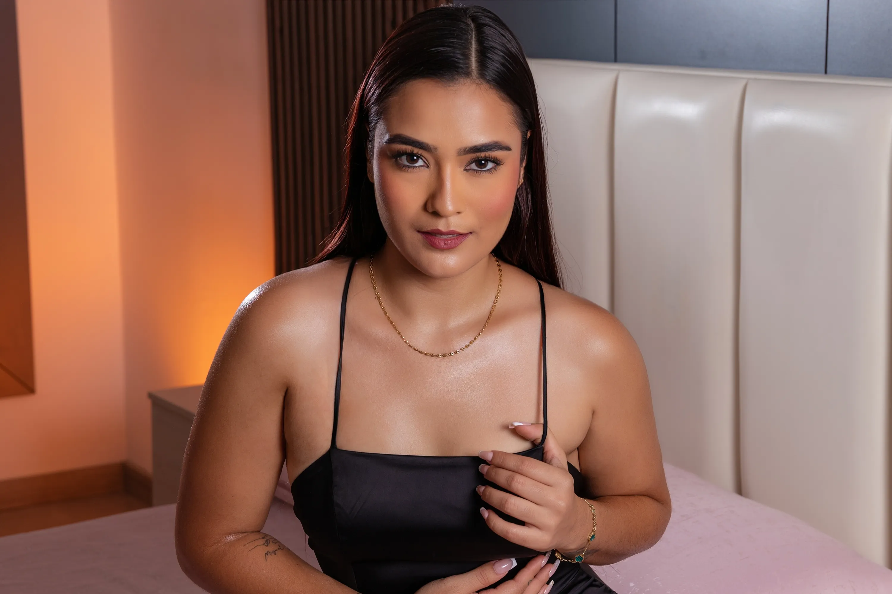 Performer AnahiMonett Photo 5