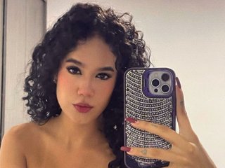 Imagen de perfil de modelo de cámara web de MilaCurlyx