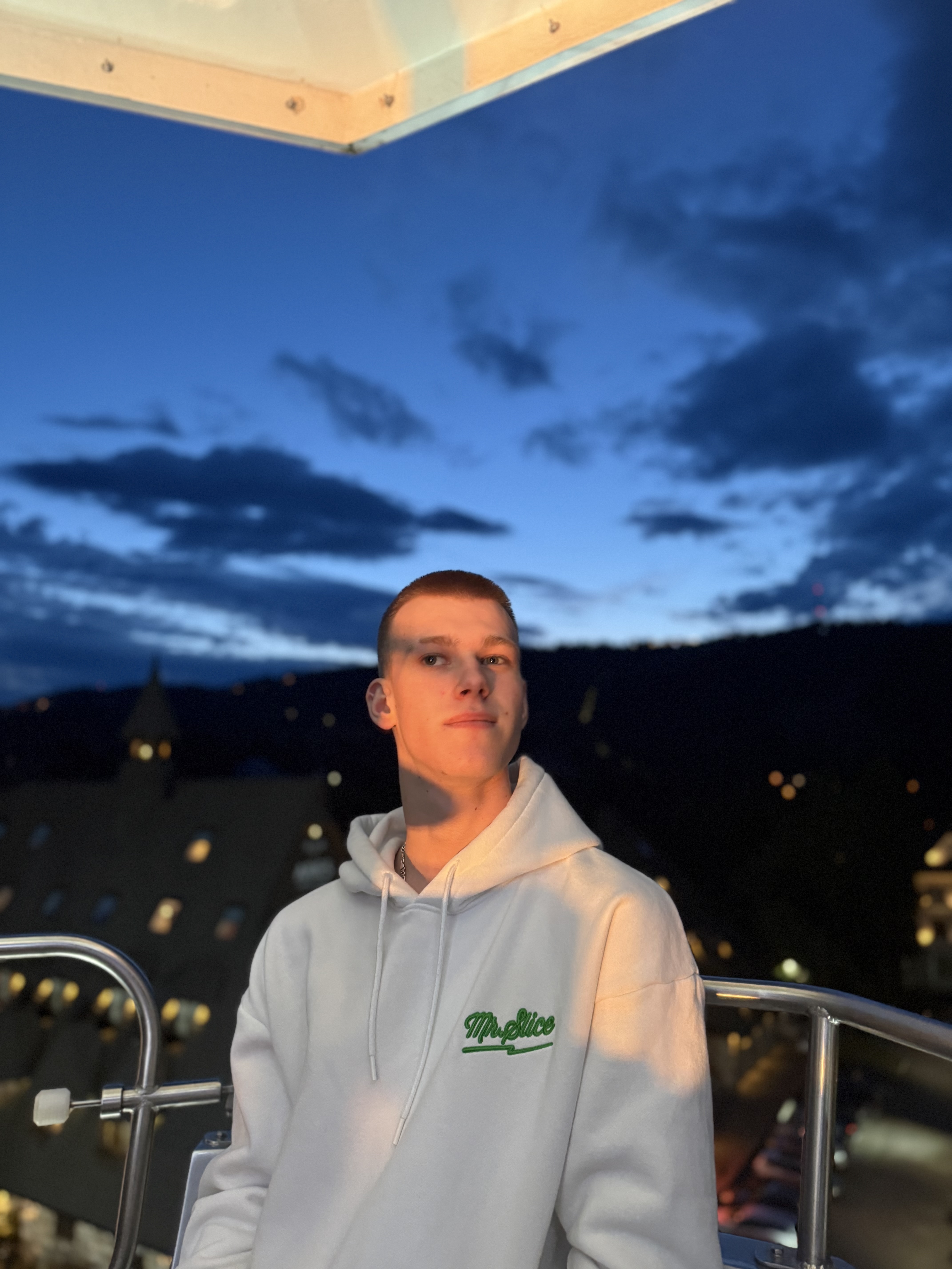 Performer Krastin Photo 4