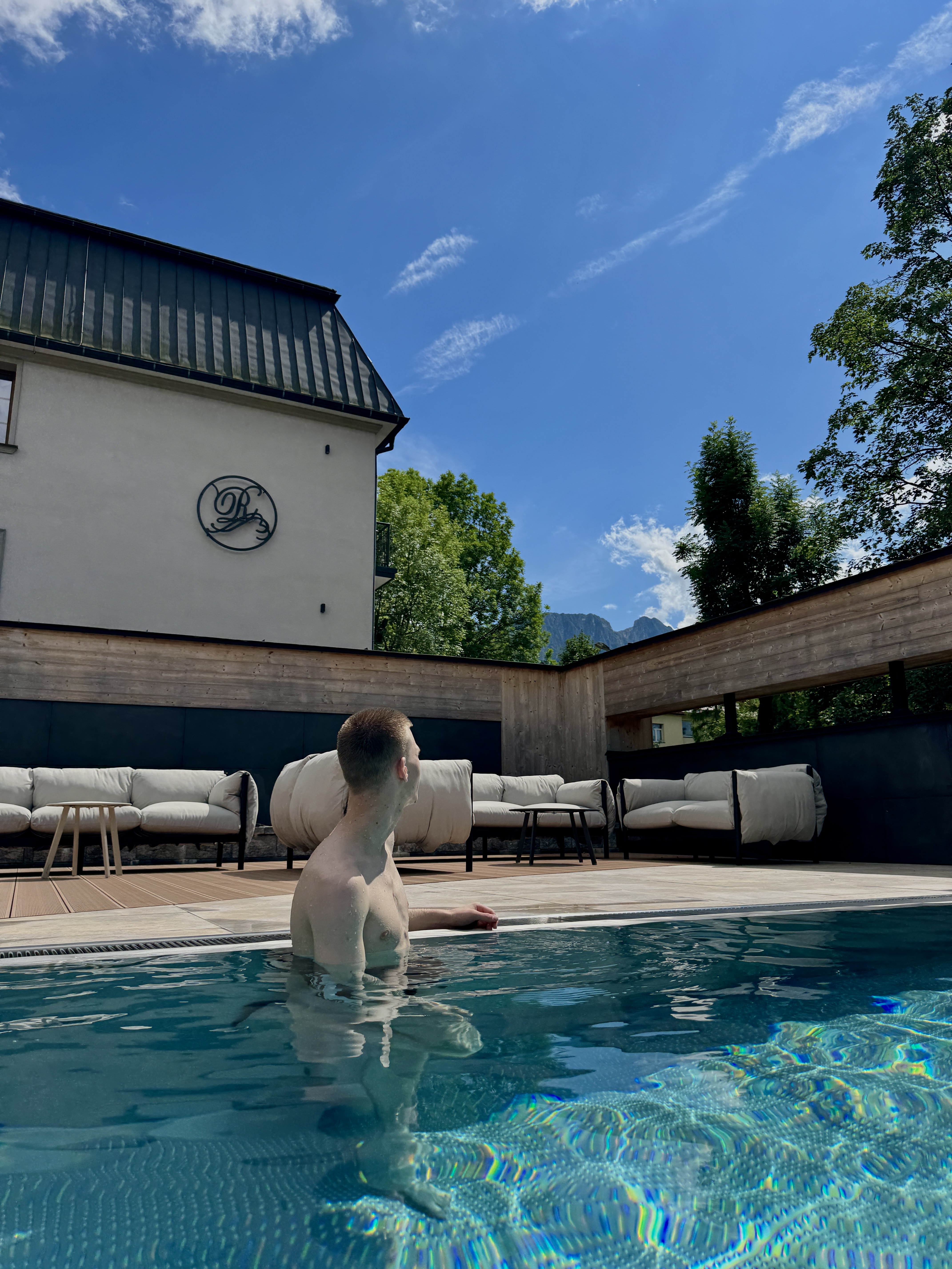 Performer Krastin Photo 2