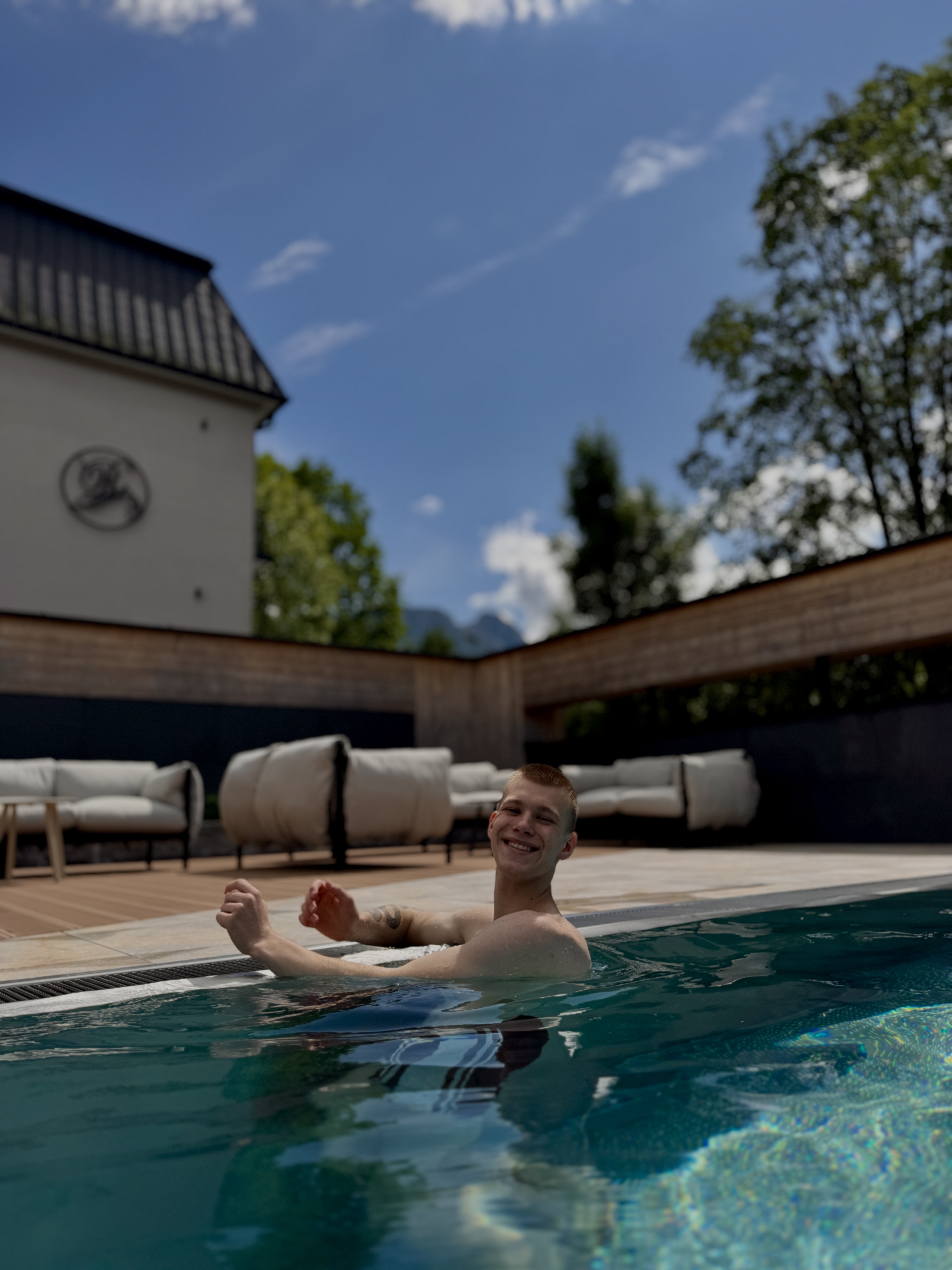 Performer Krastin Photo 8