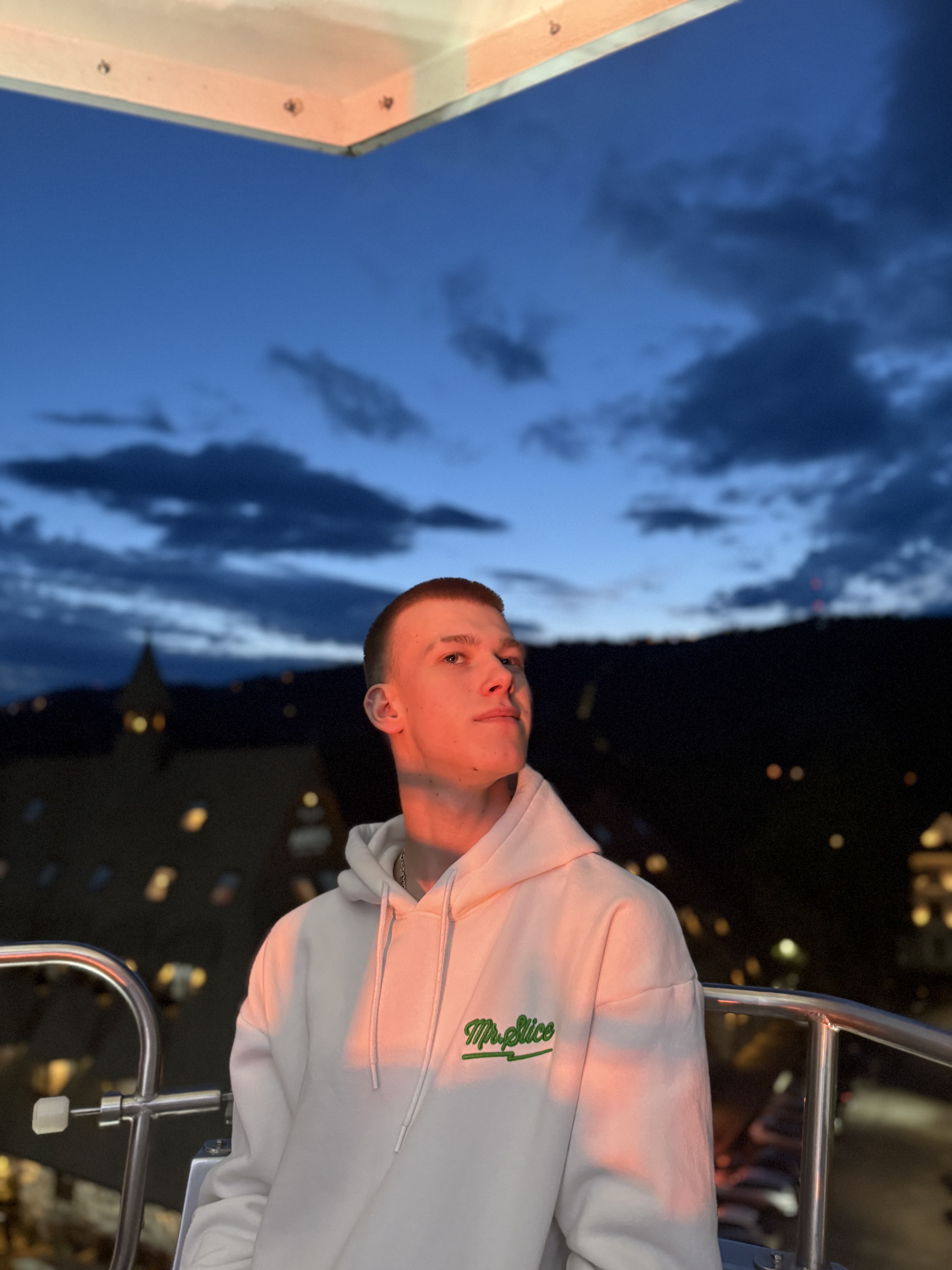 Performer Krastin Photo 6