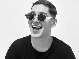 Imagen de perfil de modelo de cámara web de LEEOSTORM