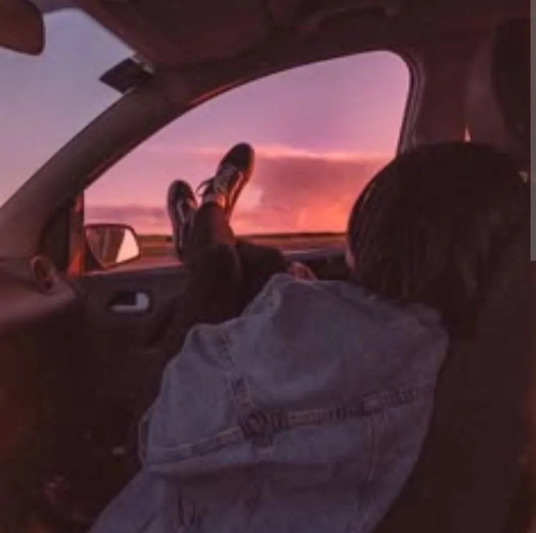 Performer moonlit_night Photo 1