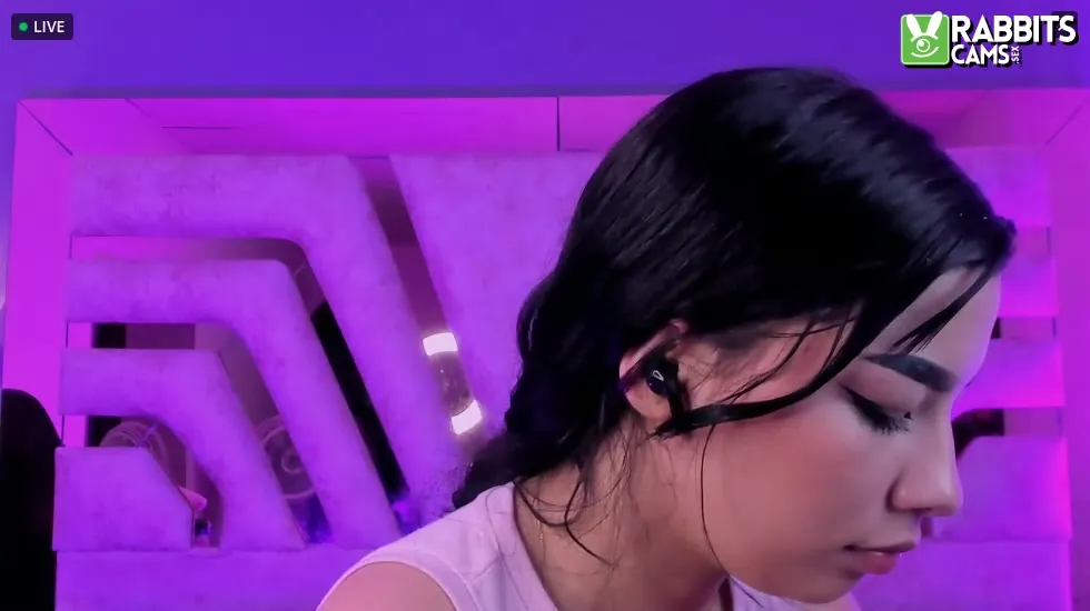 Artist Violeta_Black Video 1