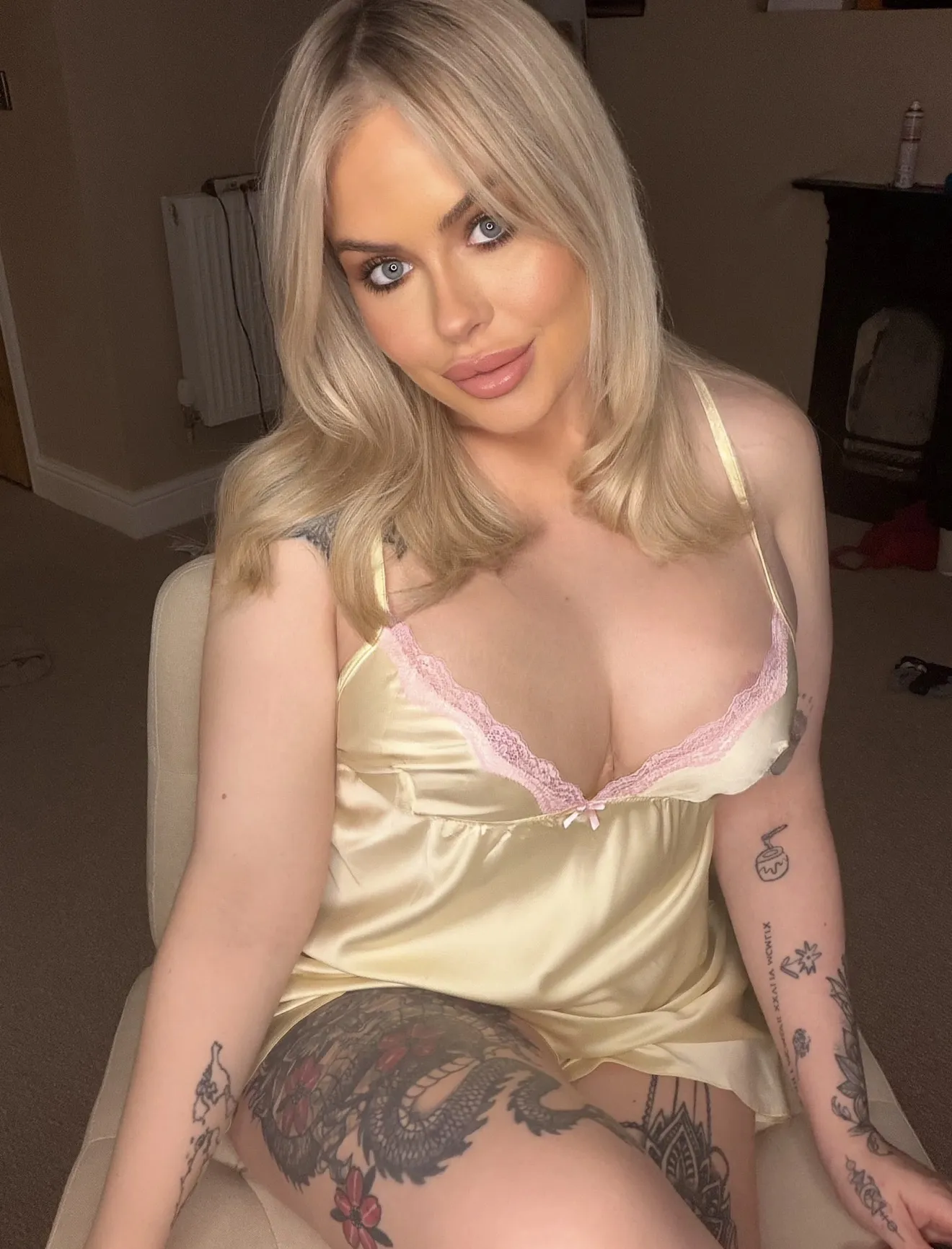 Performer IzzieFoxx Photo 6