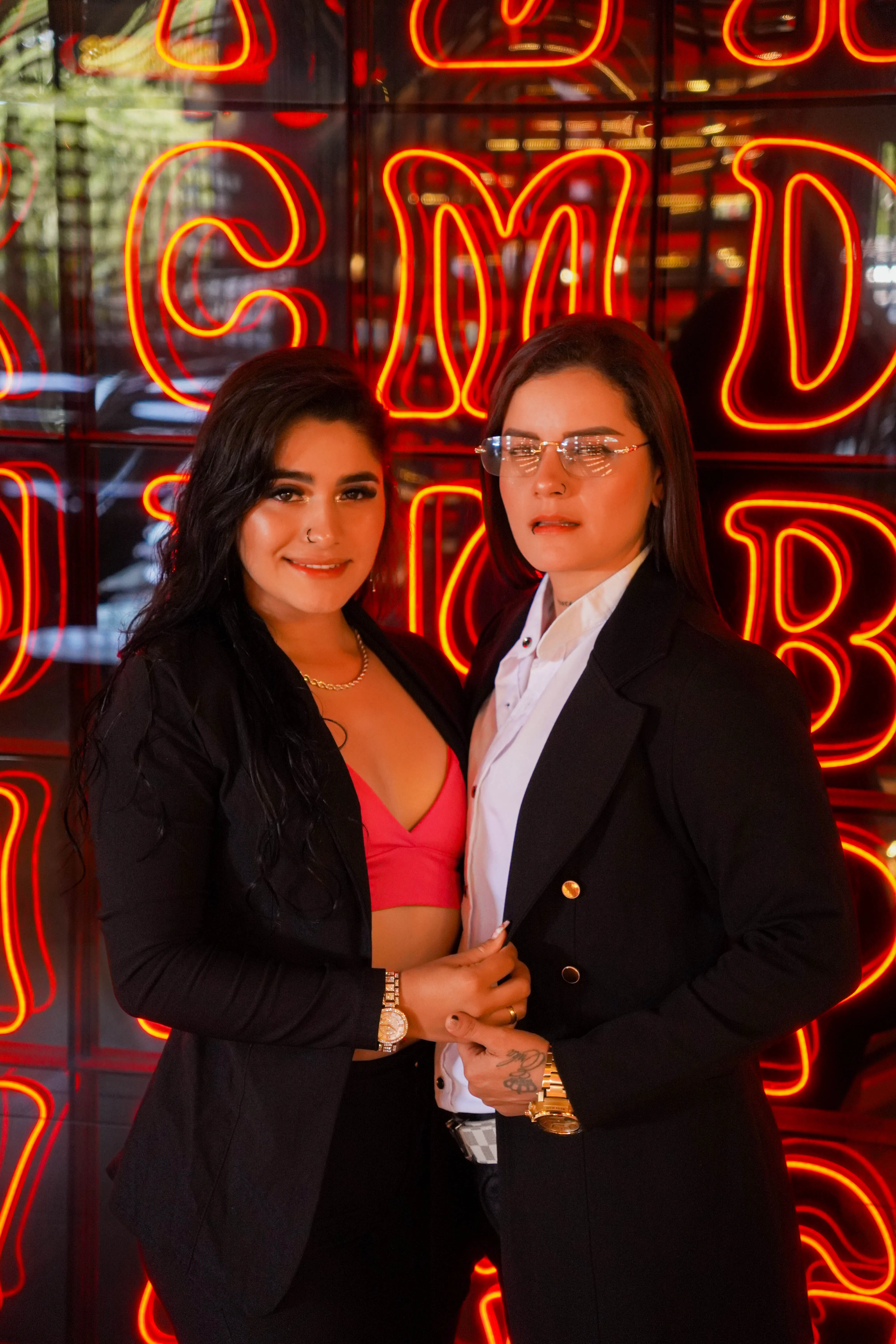 Artist MaraAndSaray Foto 2