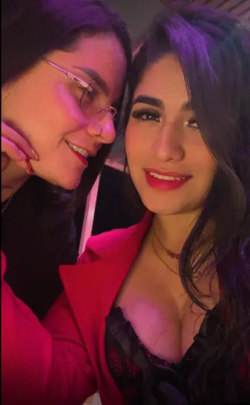 Artist MaraAndSaray Foto 10