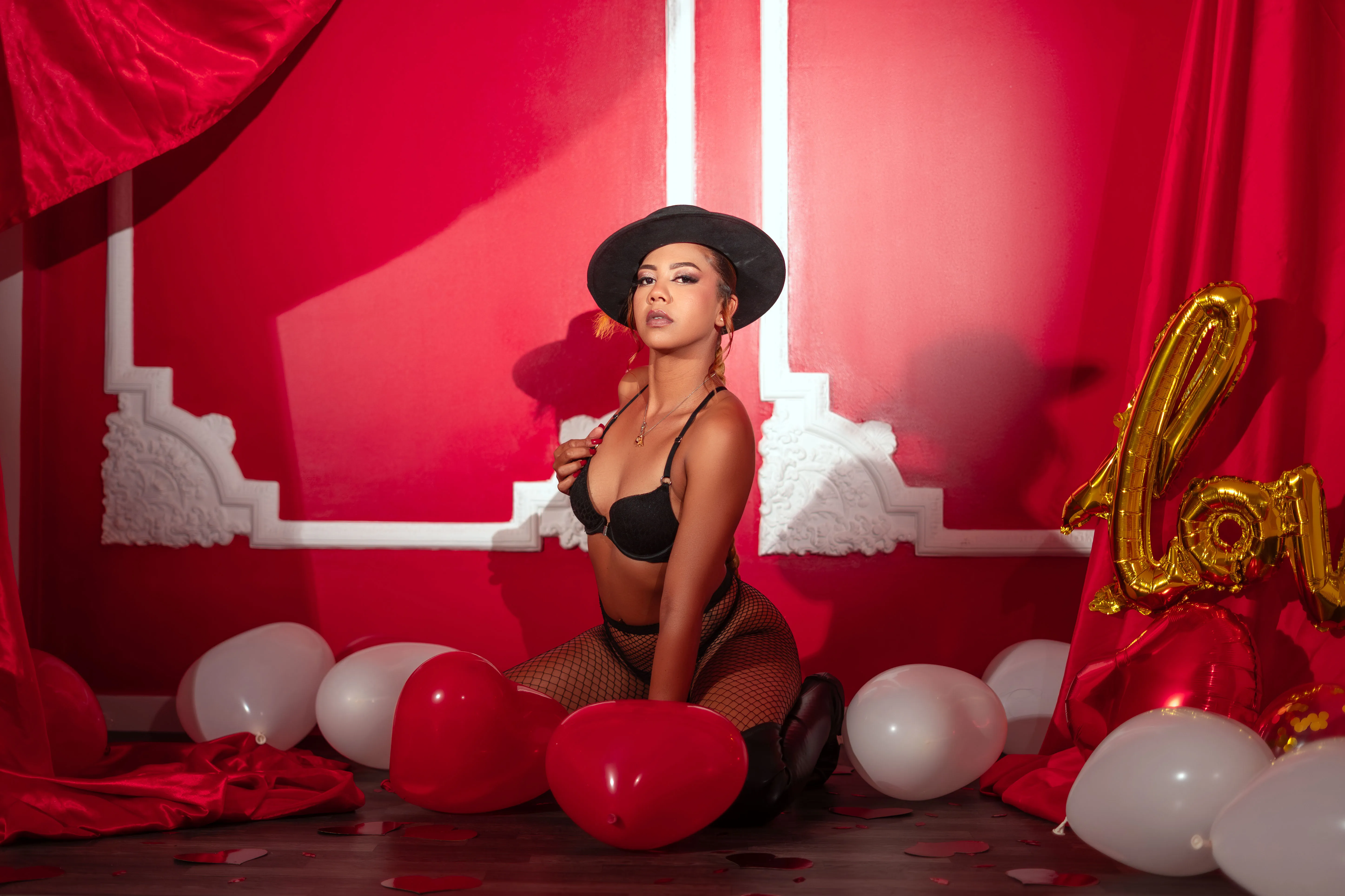 Performer AdairaWealth Photo 3