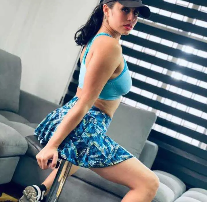 Performer DannaJeinsGolden Photo 7