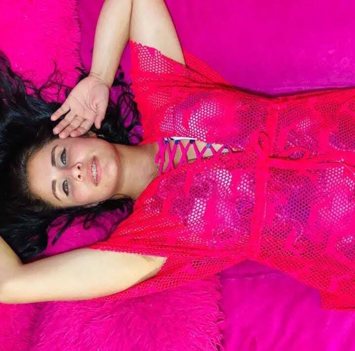 Performer DannaJeinsGolden Photo 3