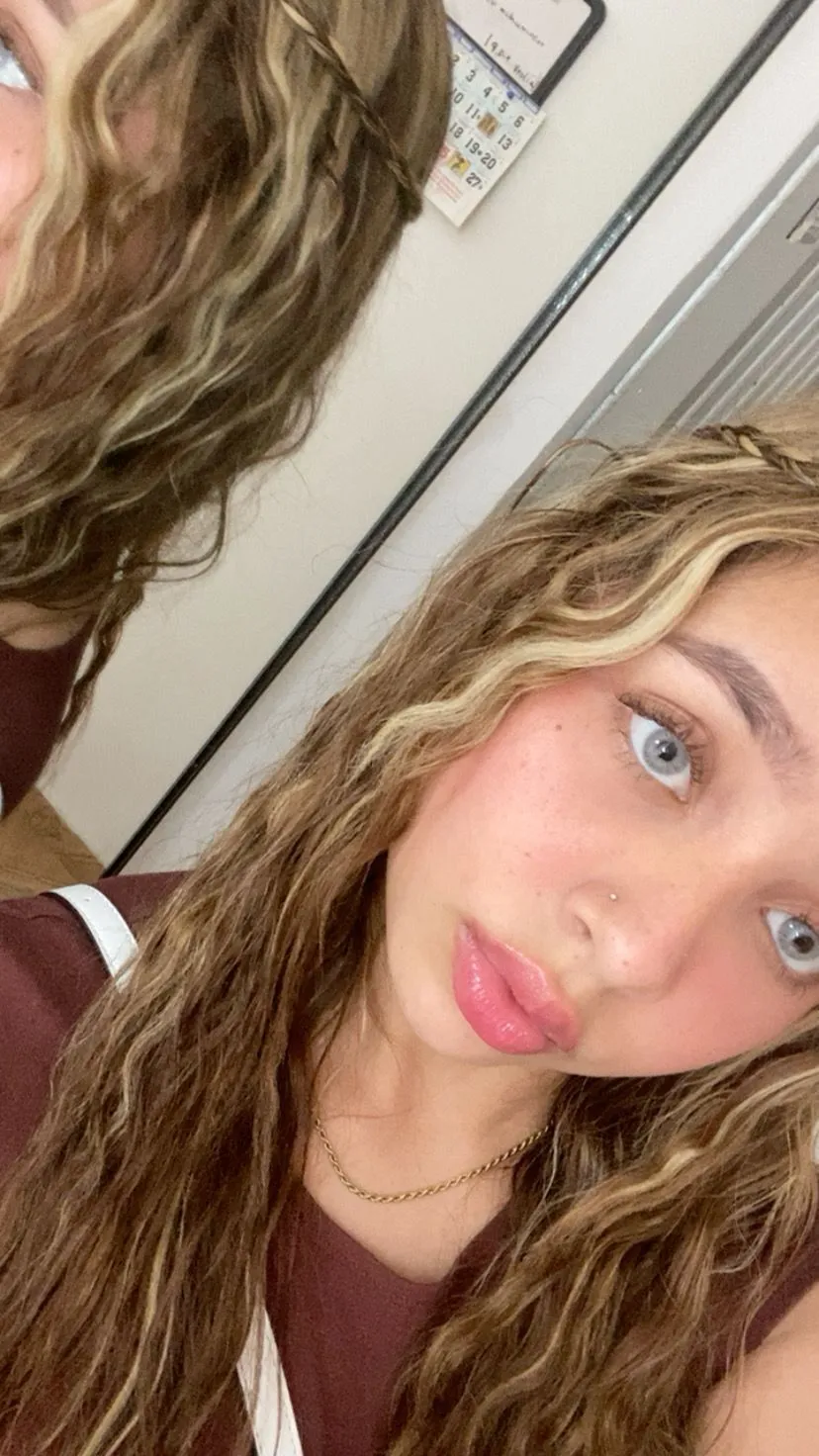 Performer Karoline_606 Photo 2